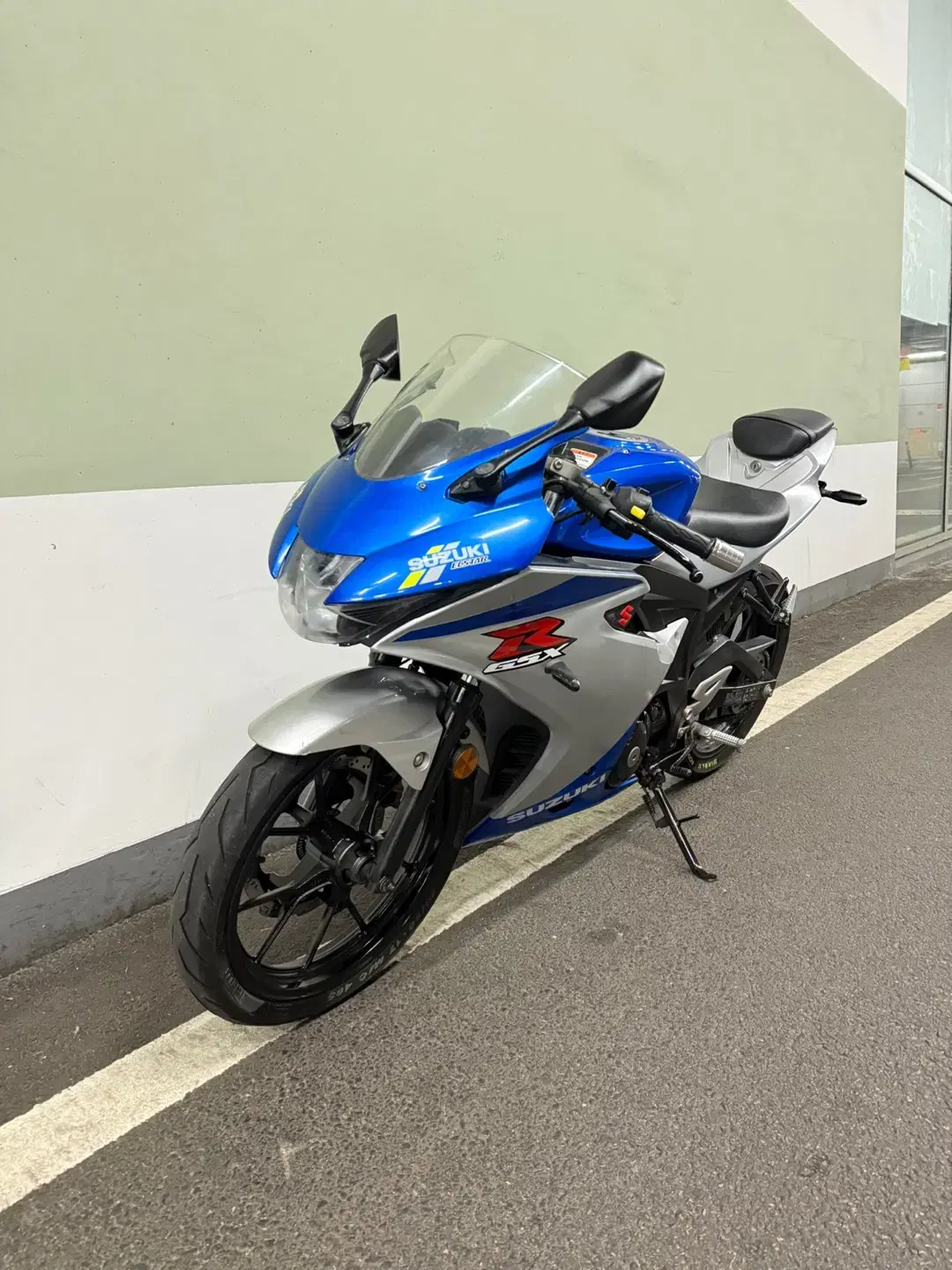 21년식 스즈키 gsx-r125 스페셜카울 신차컨디션 판매합니다.