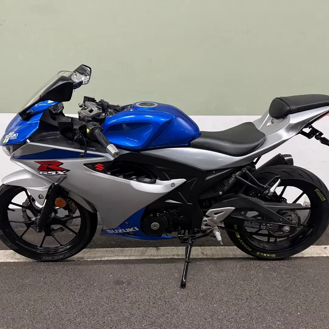 21년식 스즈키 gsx-r125 스페셜카울 신차컨디션 판매합니다.