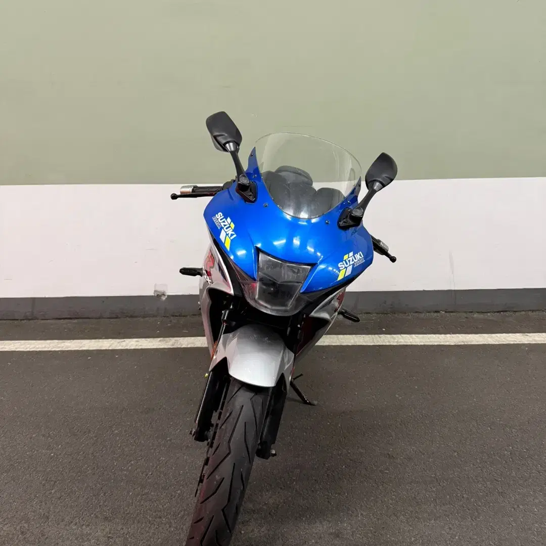 21년식 스즈키 gsx-r125 스페셜카울 신차컨디션 판매합니다.