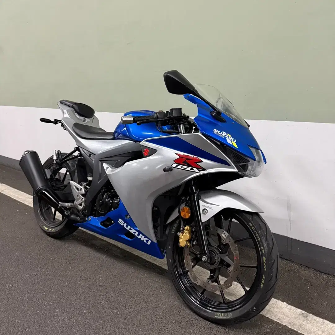 21년식 스즈키 gsx-r125 스페셜카울 신차컨디션 판매합니다.