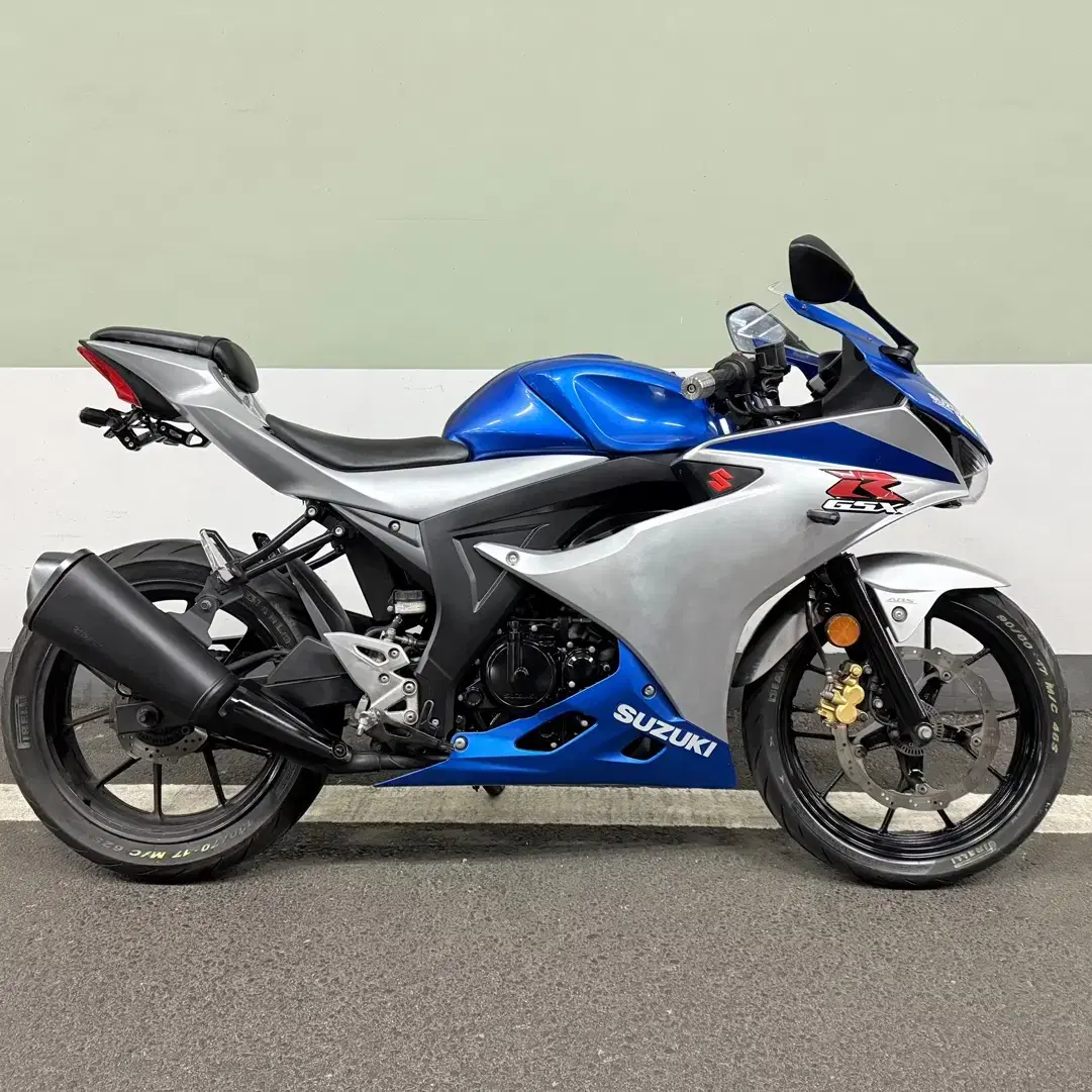 21년식 스즈키 gsx-r125 스페셜카울 신차컨디션 판매합니다.