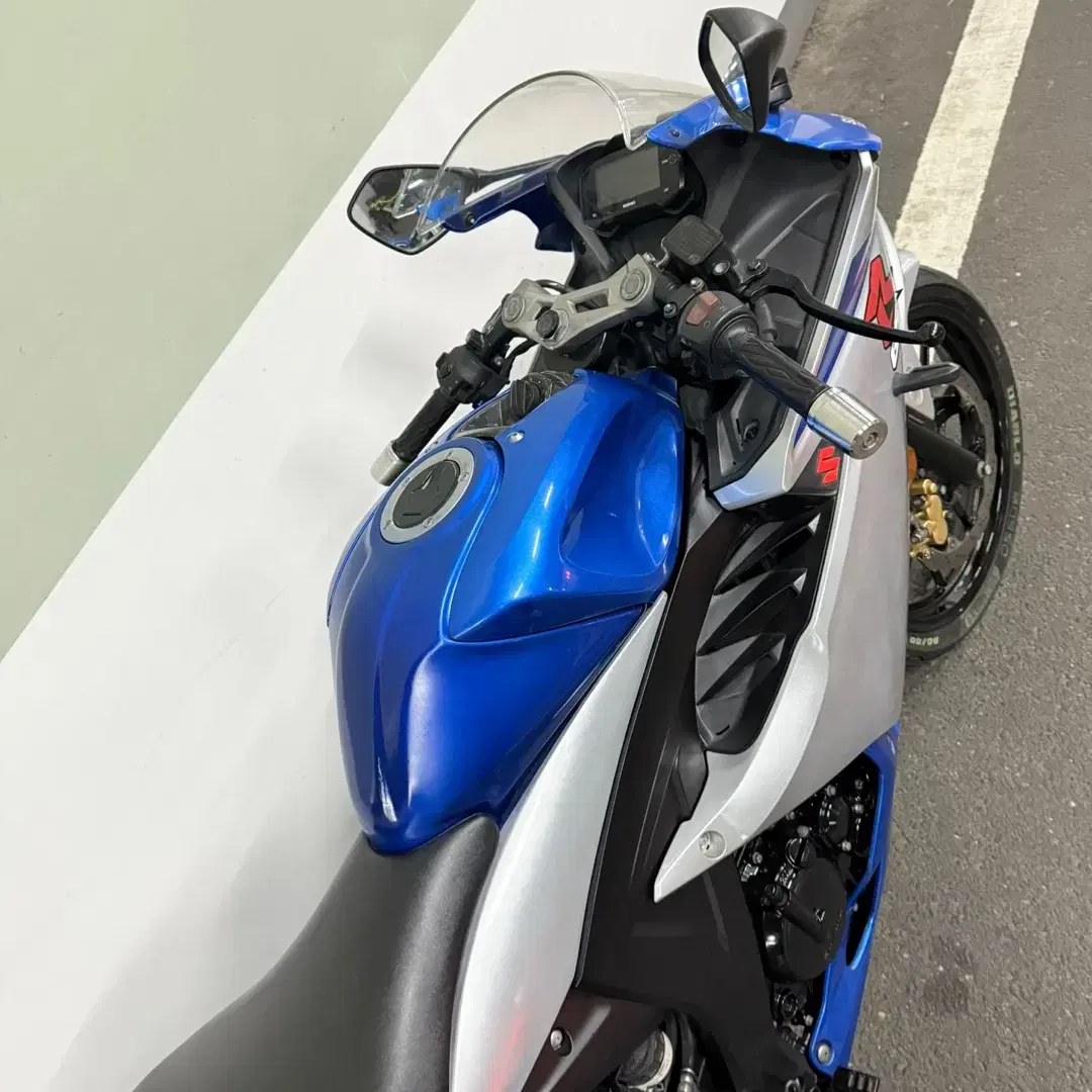 21년식 스즈키 gsx-r125 스페셜카울 신차컨디션 판매합니다.