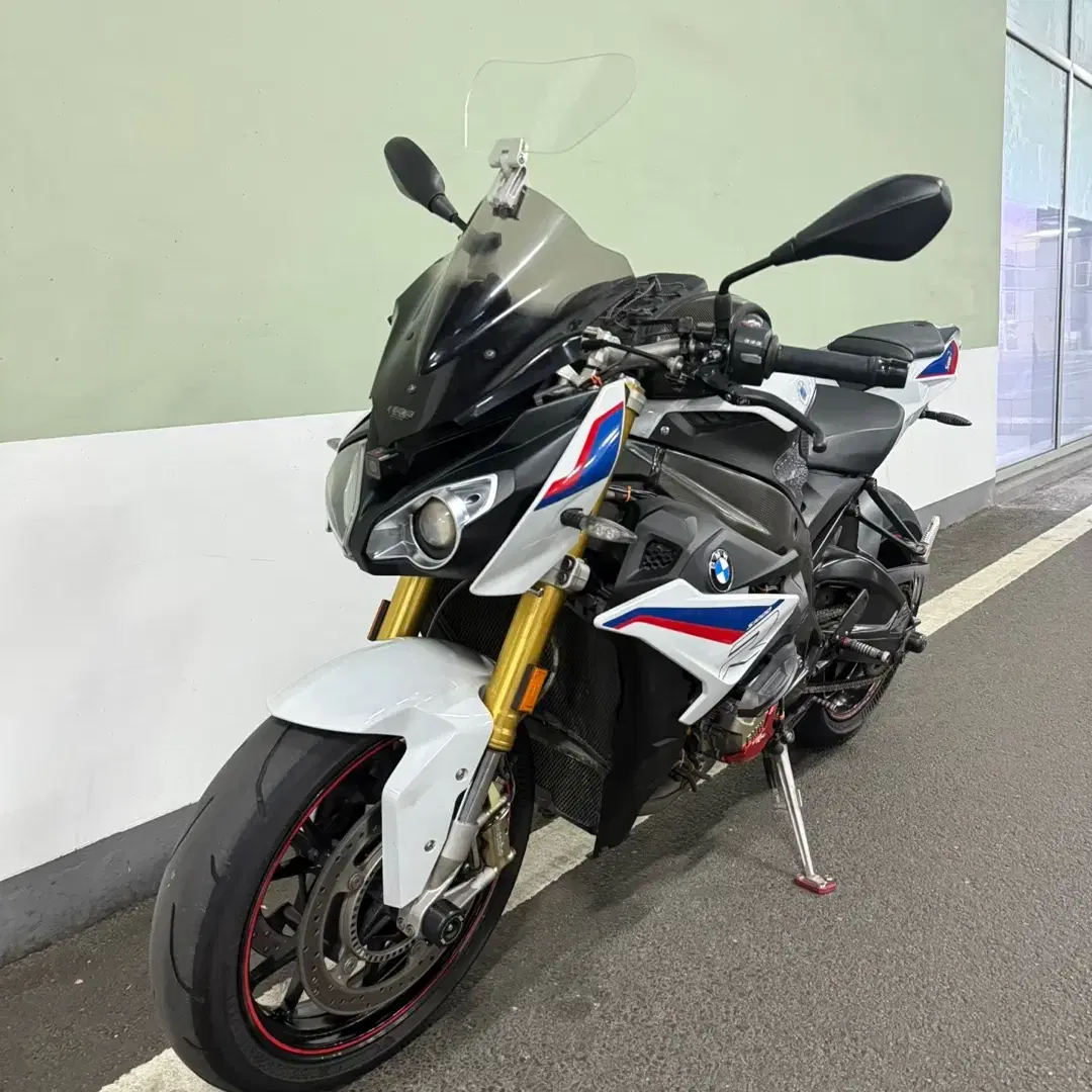 18년식 BMW S1000R 상태A급 판매합니다.