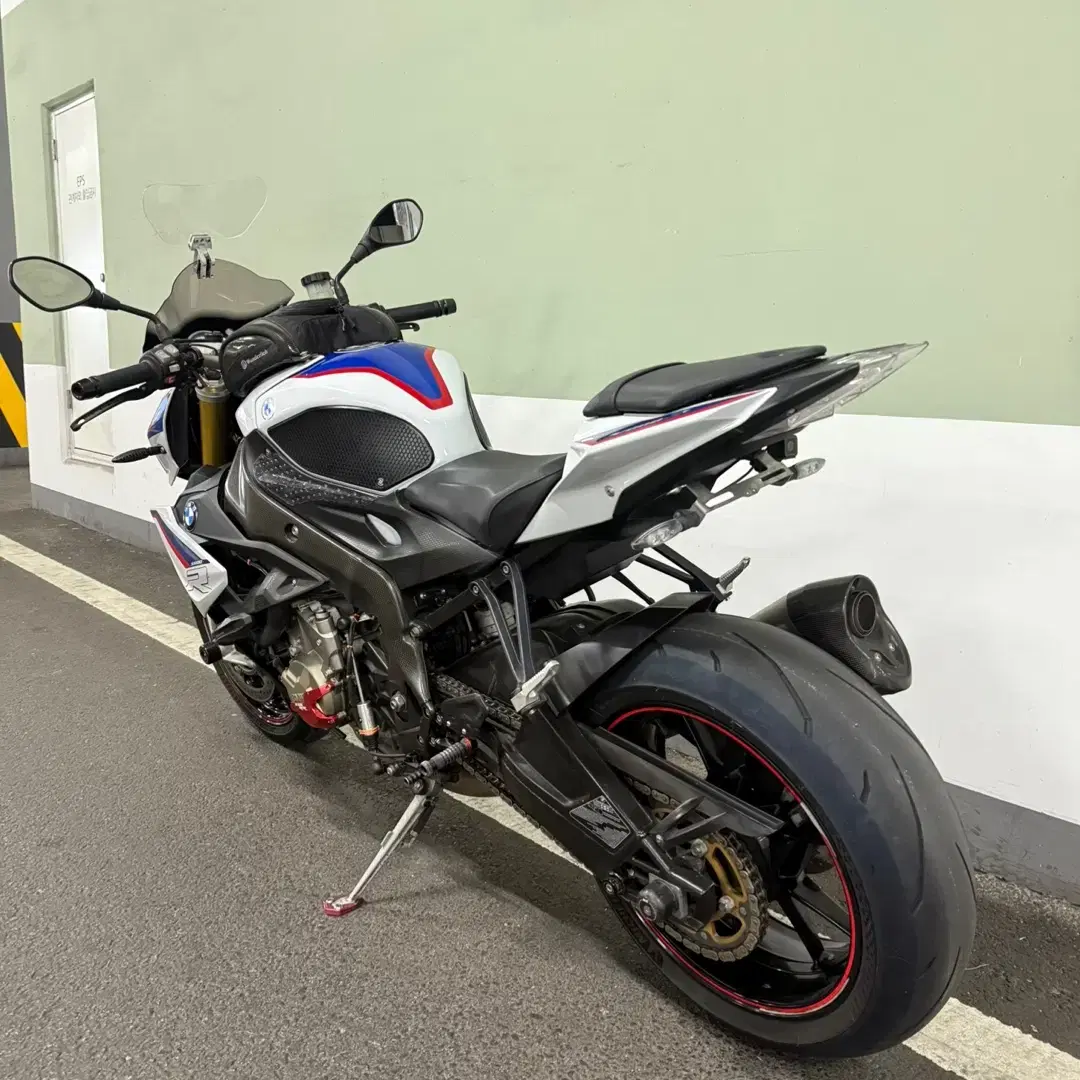 18년식 BMW S1000R 상태A급 판매합니다.