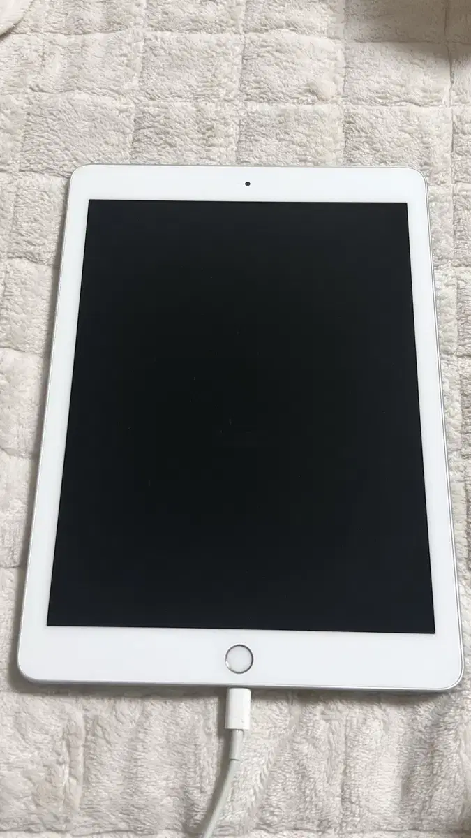 iPad 6th generation silver 32GB Wi-Fi