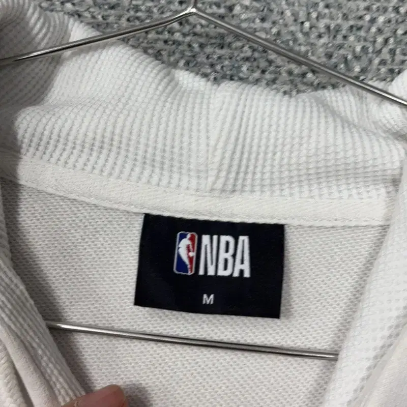 NBA 로고 화이트 후드티 M