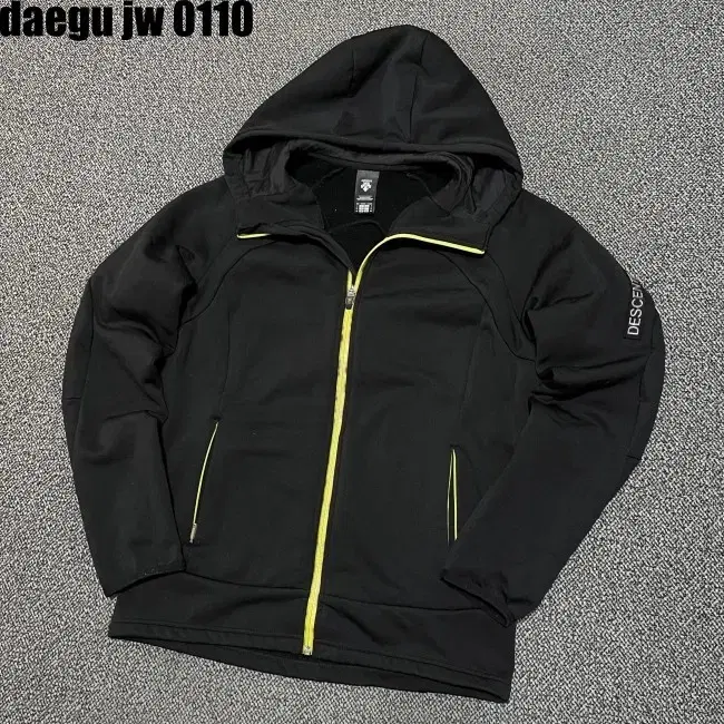 100 DESCENTE ZIPUP 데상트 집업