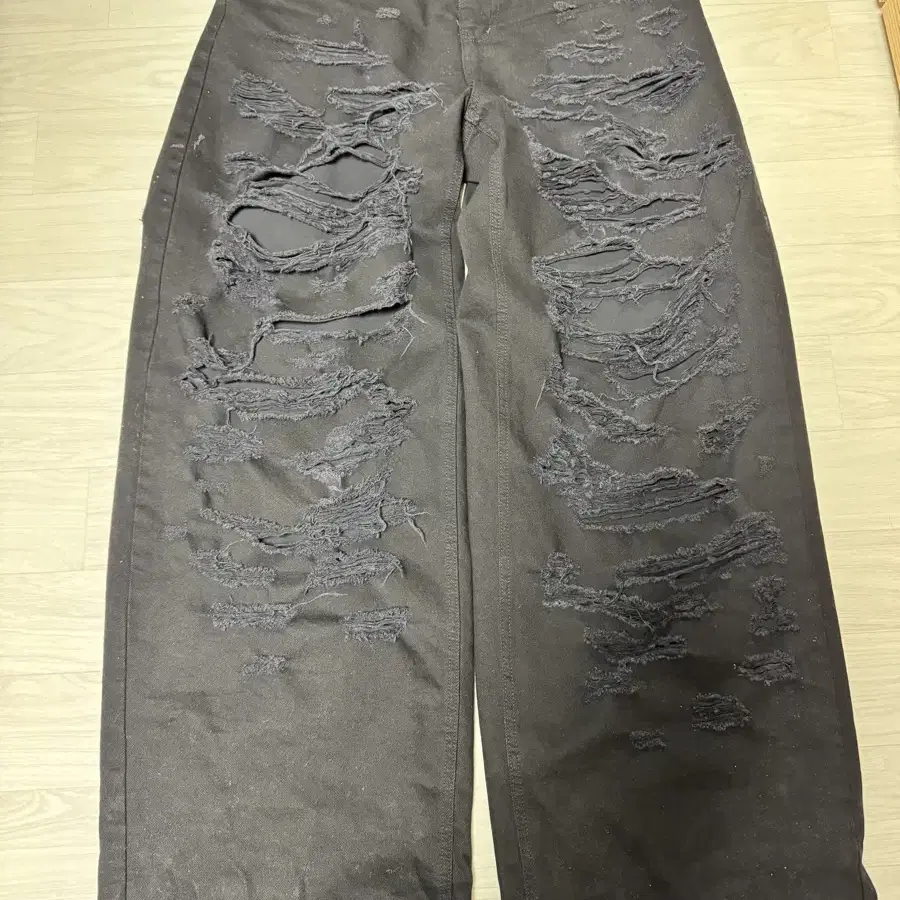 [2] Japanese Distressed Wide Baggy Jeans