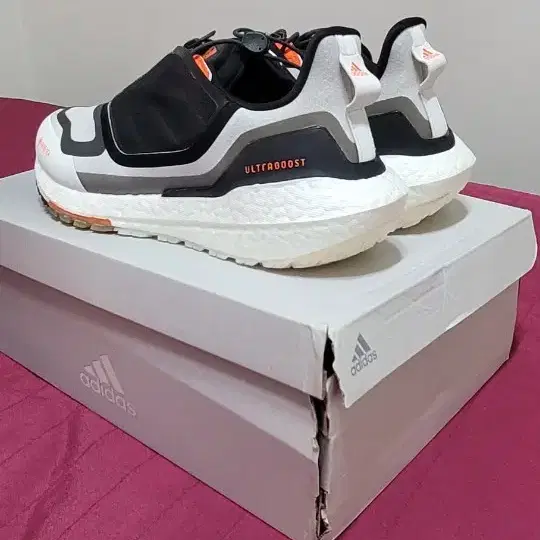 adidas Running Ultraboost 22 Goretex