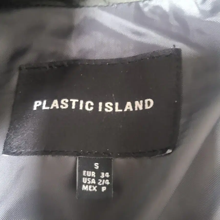 plastic island 롱패딩 팔아요