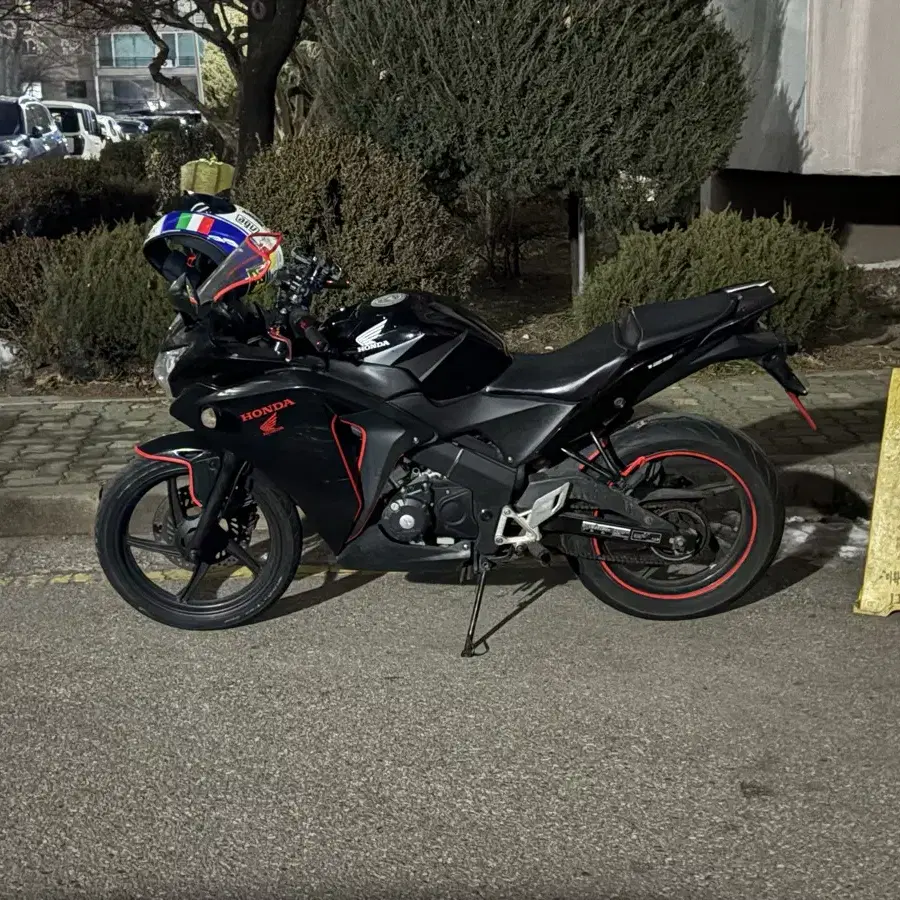 Cbr125r 오토바이 판매합니다