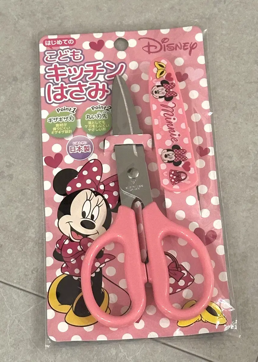 Minnie Mouse scissors