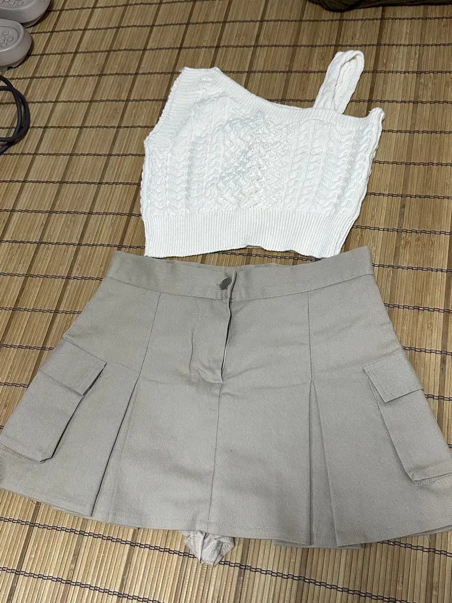 Two-piece knit skirt pants