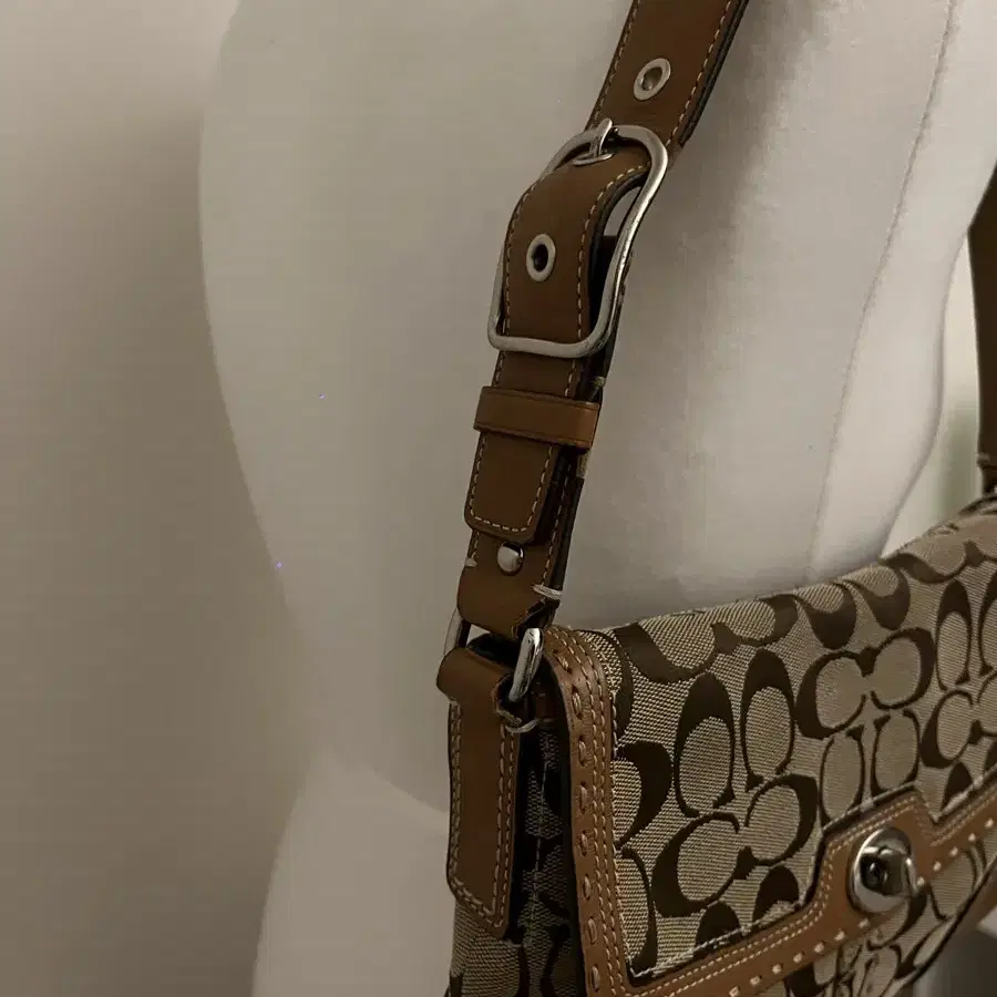 COACH light brown shoulder bag