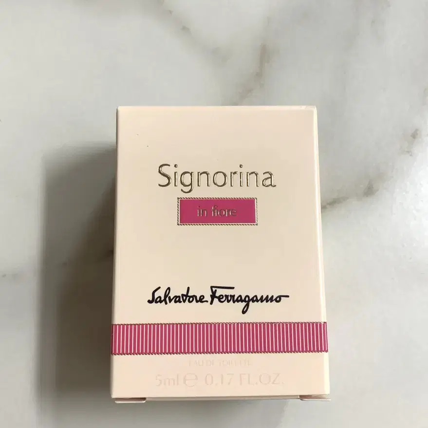 페라가모 Signorina in fiore EDT