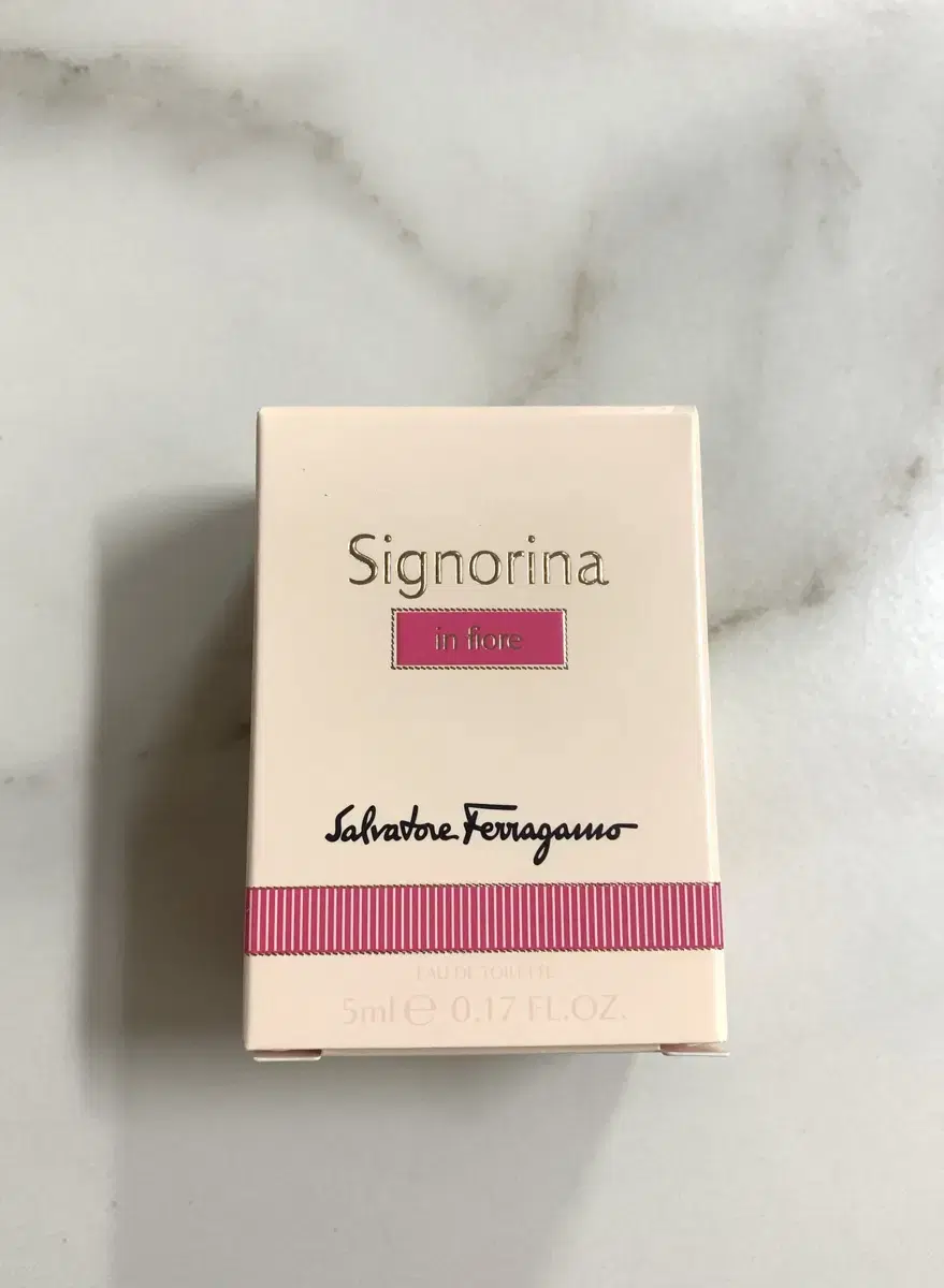 페라가모 Signorina in fiore EDT