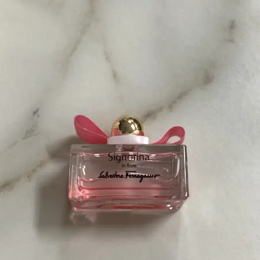 페라가모 Signorina in fiore EDT