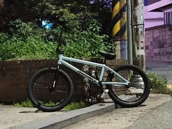 선데이 bmx 판매합니다.