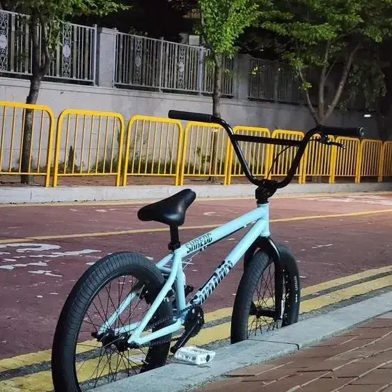 선데이 bmx 판매합니다.