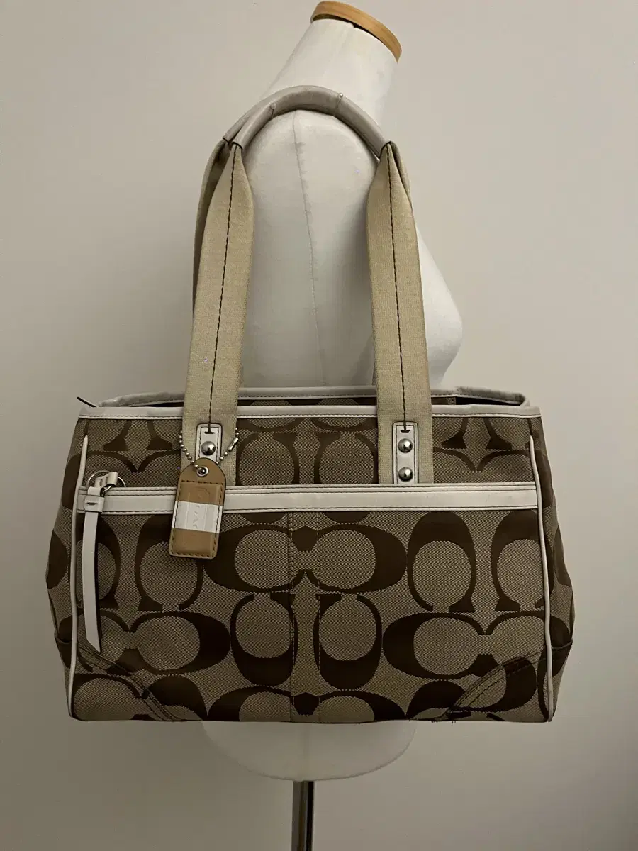 Coach light brown shoulder bag