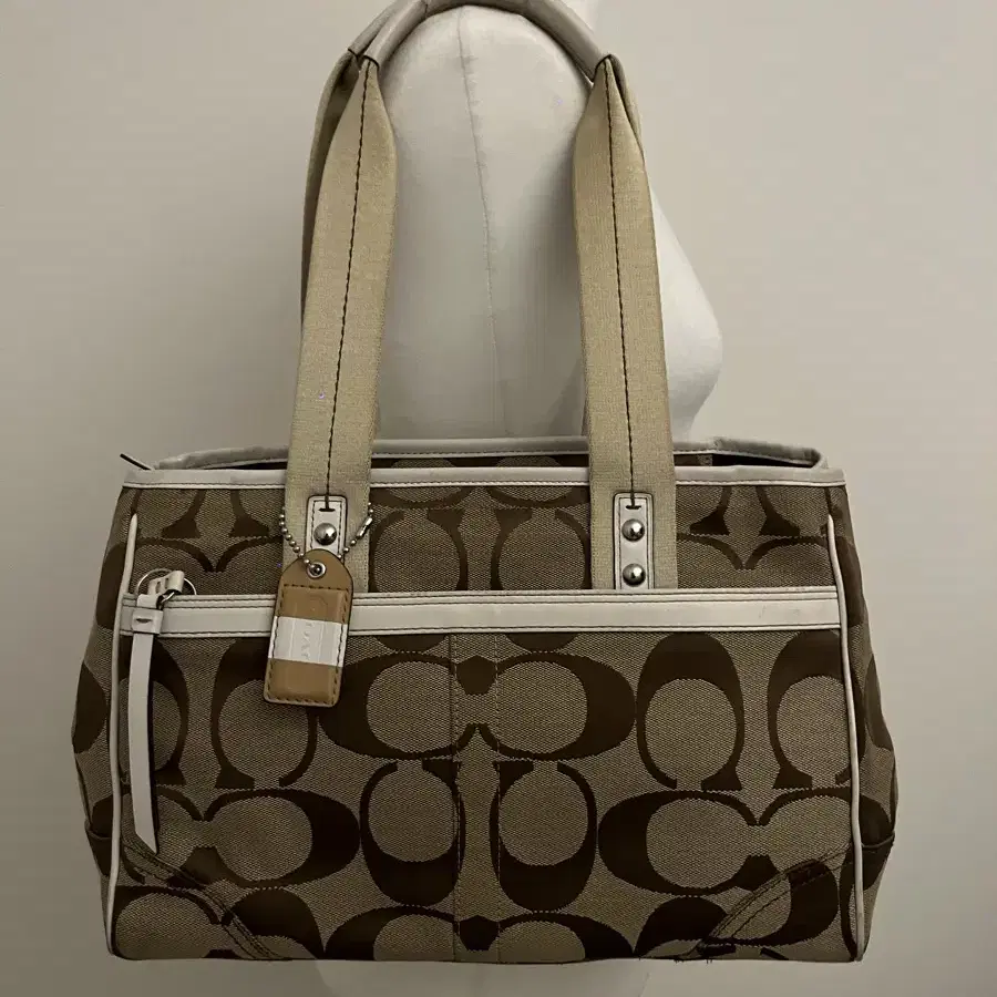 Coach light brown shoulder bag