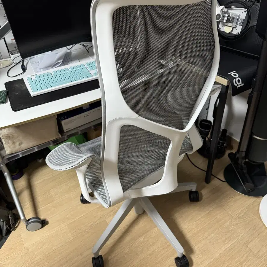 허먼밀러 코즘  hermanmiller cosm