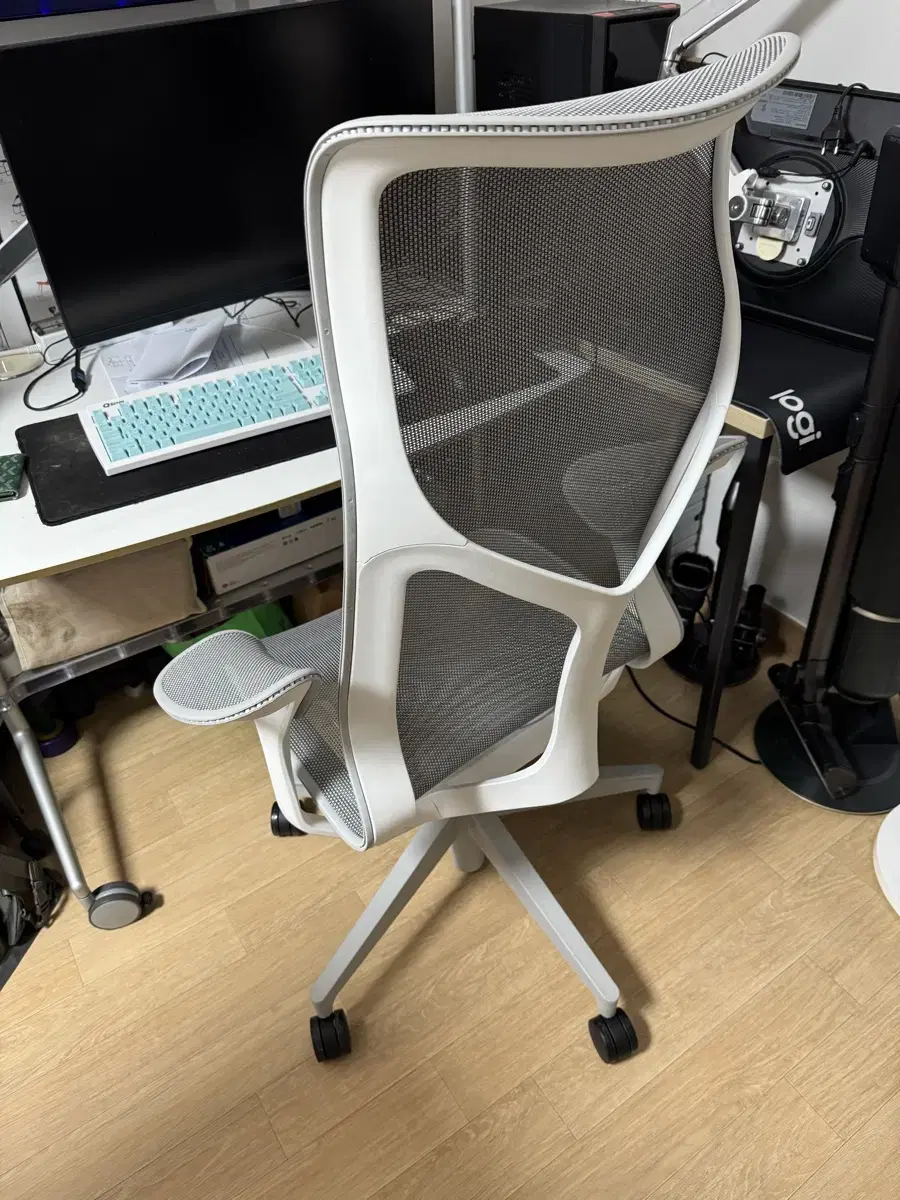 허먼밀러 코즘  hermanmiller cosm