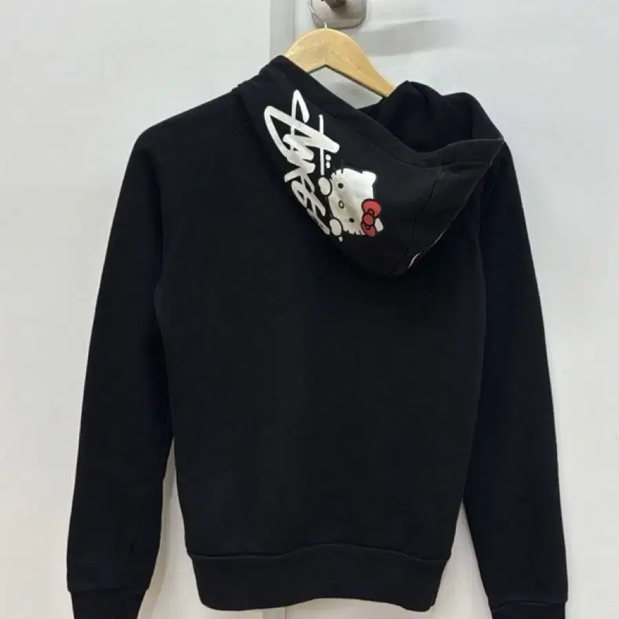 스투시 stussy 헬로키티 콜라보 후드집업