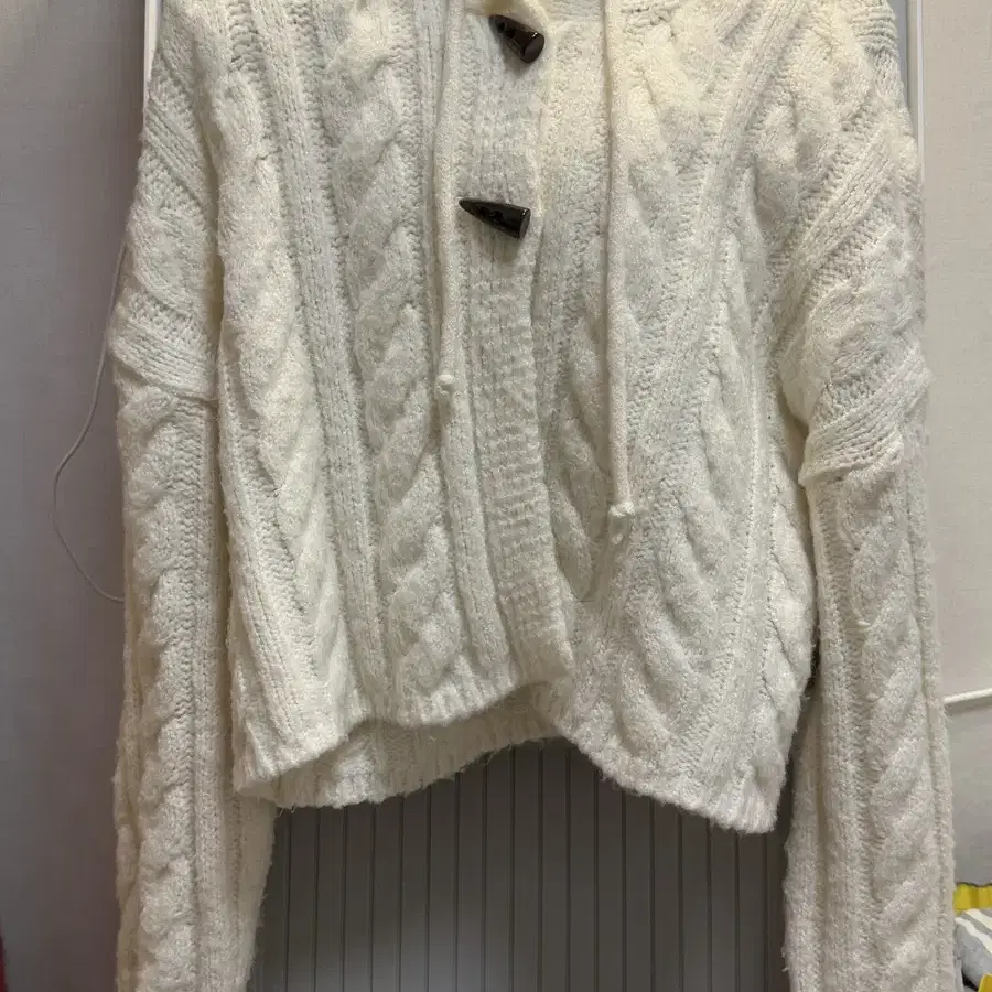 릿킴 cable toggle cardigan