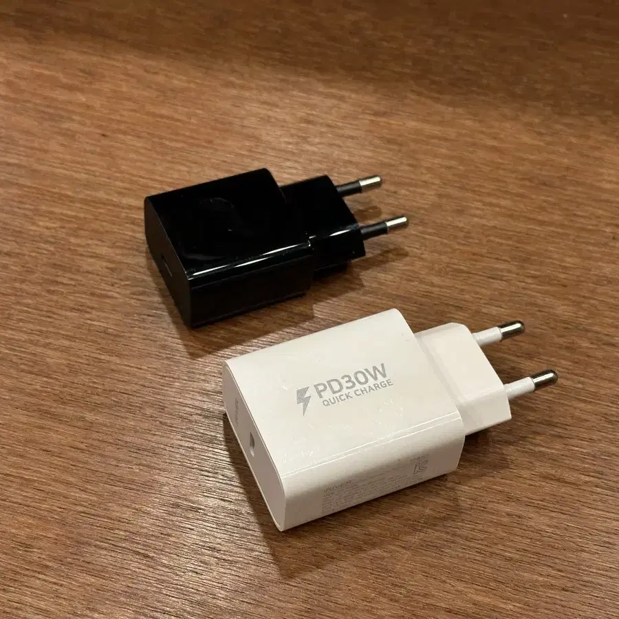 USB-C 타입 충전기 2종