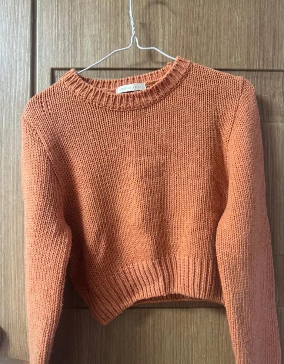 I'm selling knitwear (three pieces)