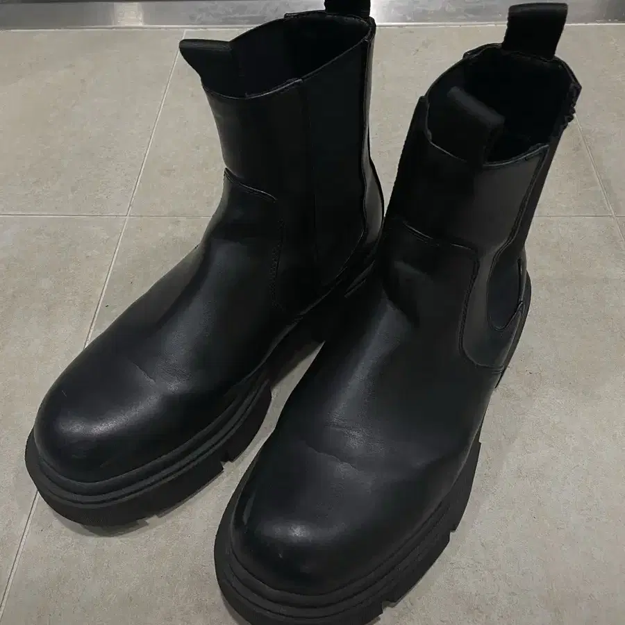 자라 Chunky chelsea boots 첼시부츠