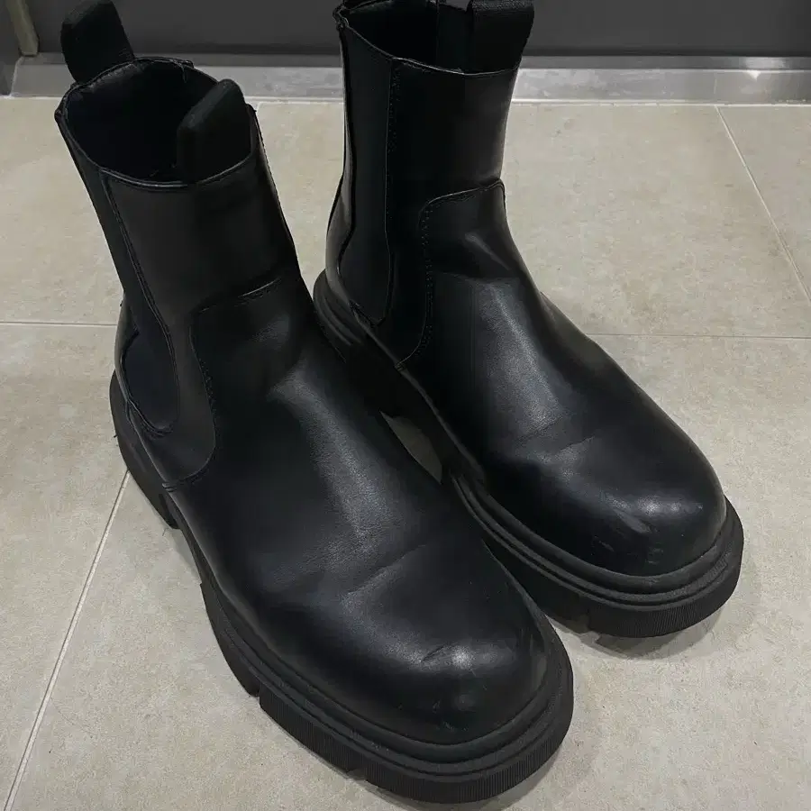 자라 Chunky chelsea boots 첼시부츠