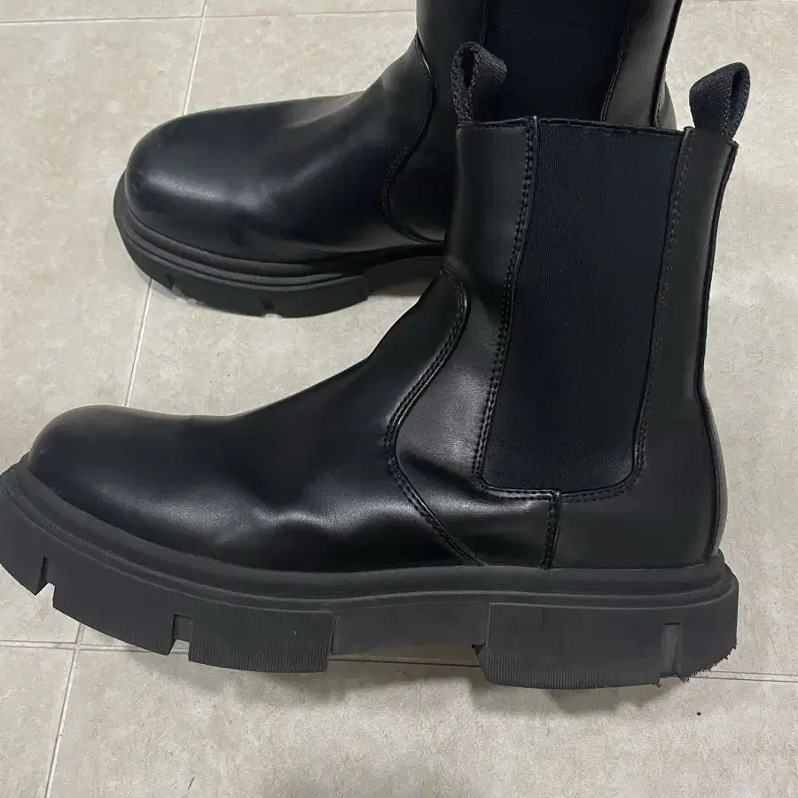 자라 Chunky chelsea boots 첼시부츠