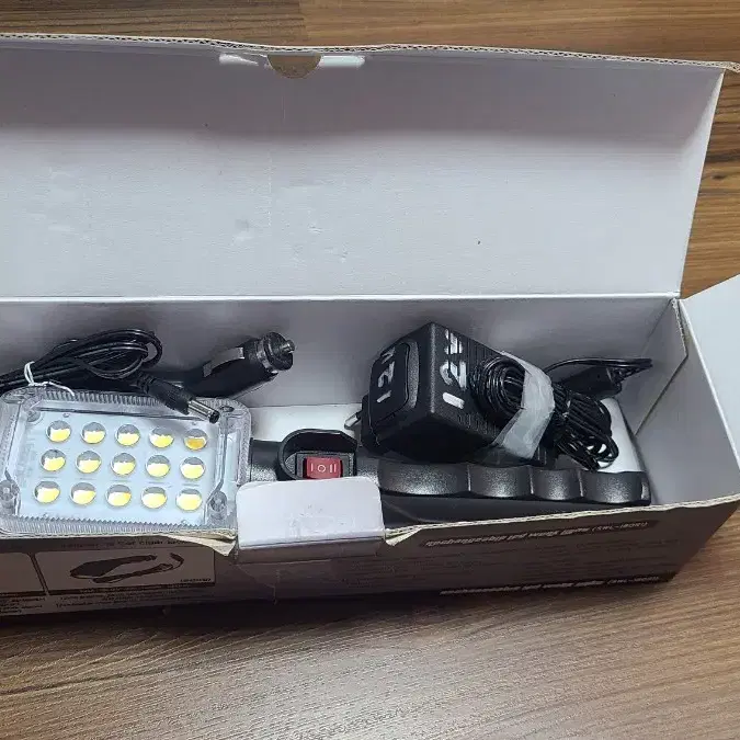 작업등쏠라젠 다용도 충전식 LED  SWL-150R1