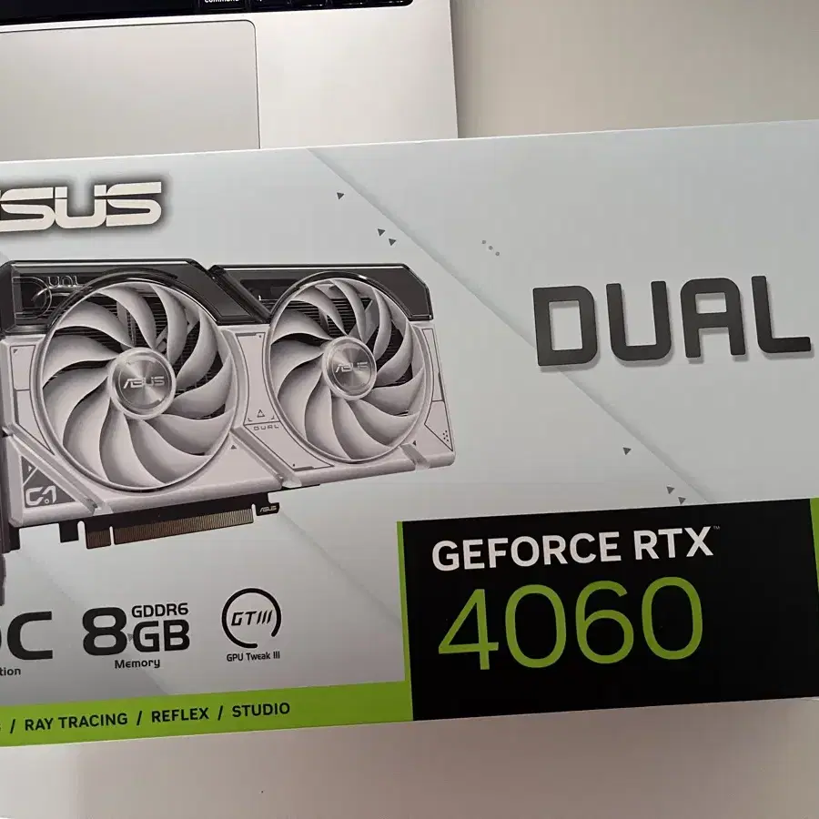 Rtx4060 화이트 그래픽카드