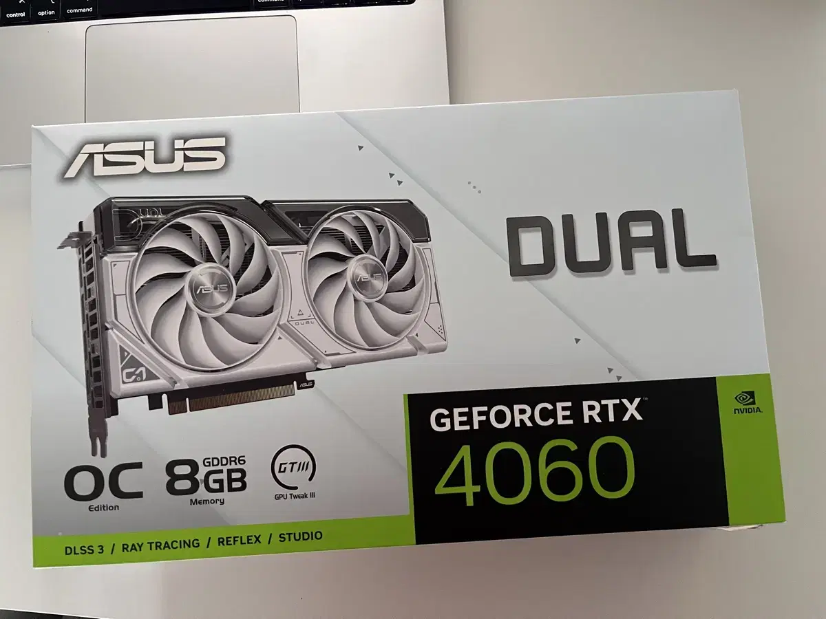 Rtx4060 화이트 그래픽카드