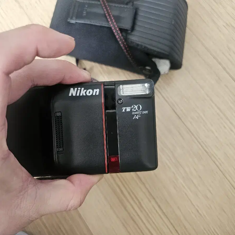 Nikon TW20 Quartz date AF 필름 카메라