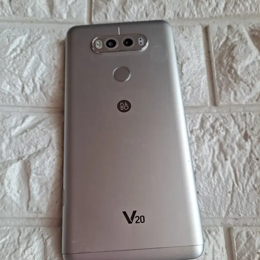 LG V20