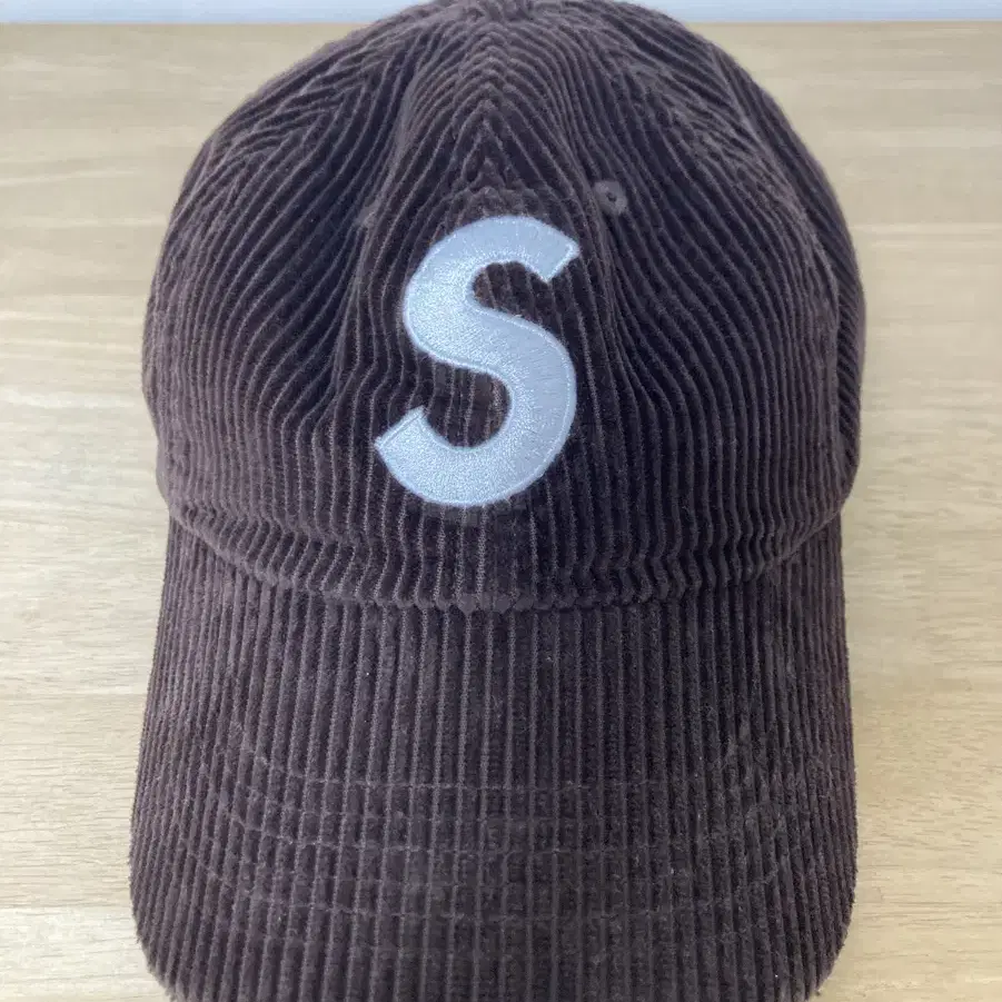 슈프림 코듀로이 S logo 6 panel 다크브라운 볼캡