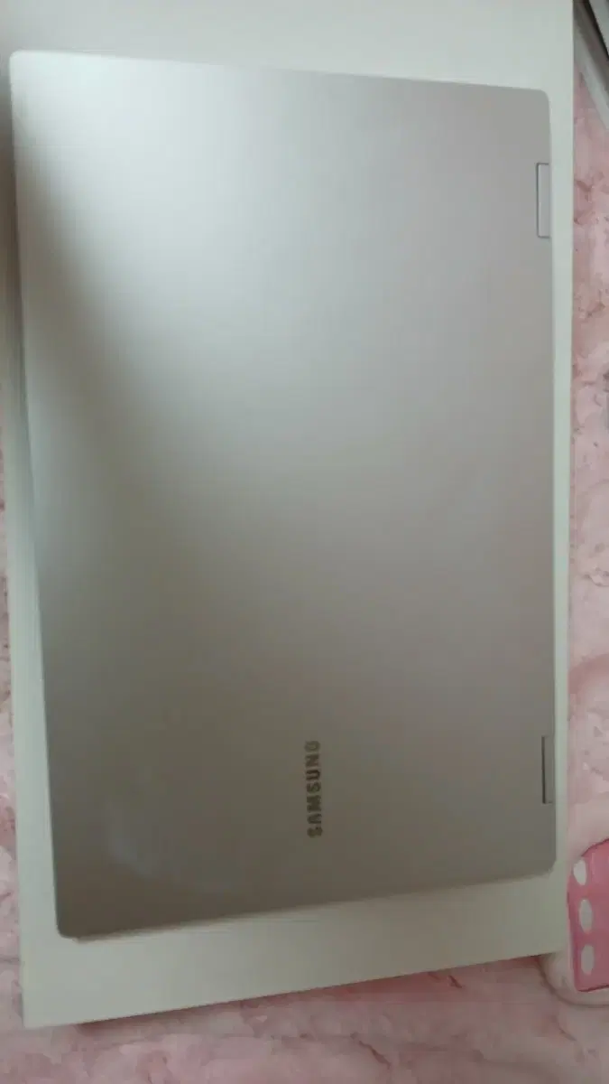 [Sell] Samsung Galaxy Book 1 Pro laptop with box