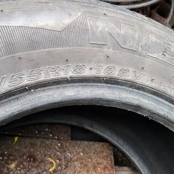 18인치 넥센 타이어 255/55R18 109V 한개 팝니다