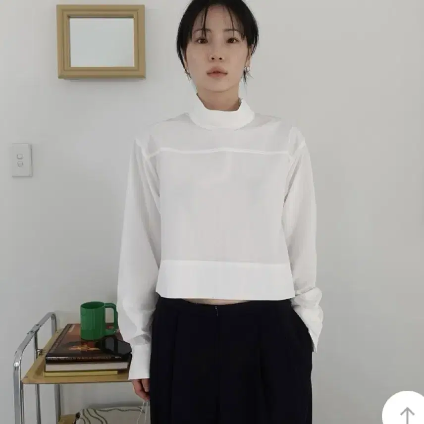 [새상품] 모크(m.o.k) button cropped blouse