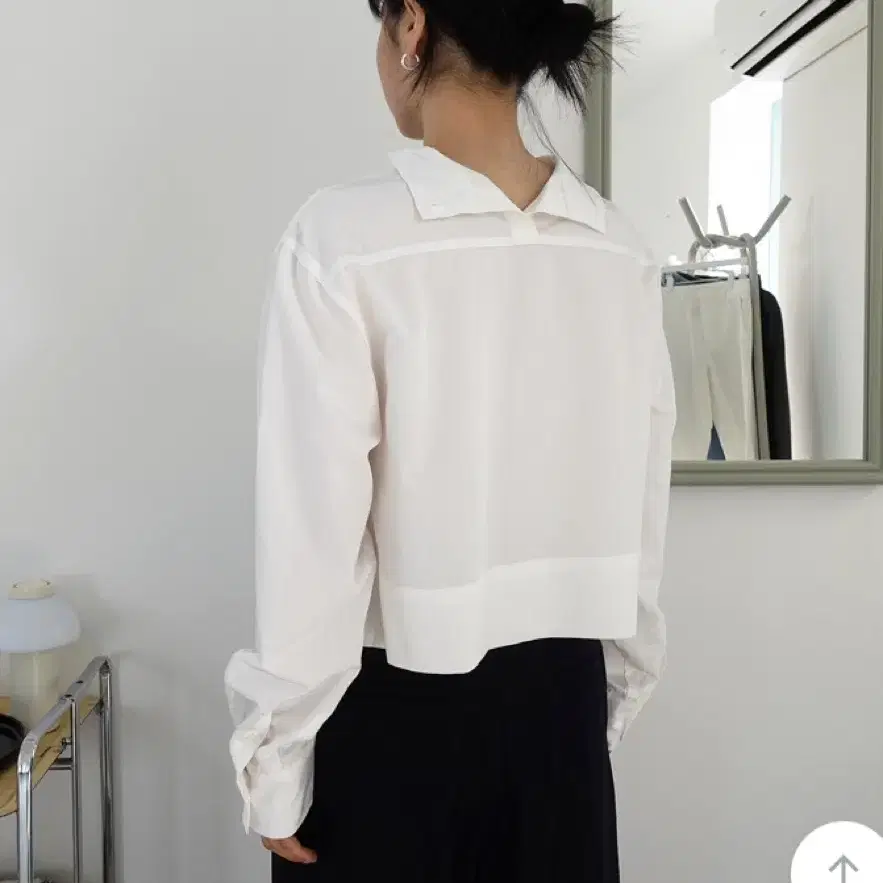 [새상품] 모크(m.o.k) button cropped blouse