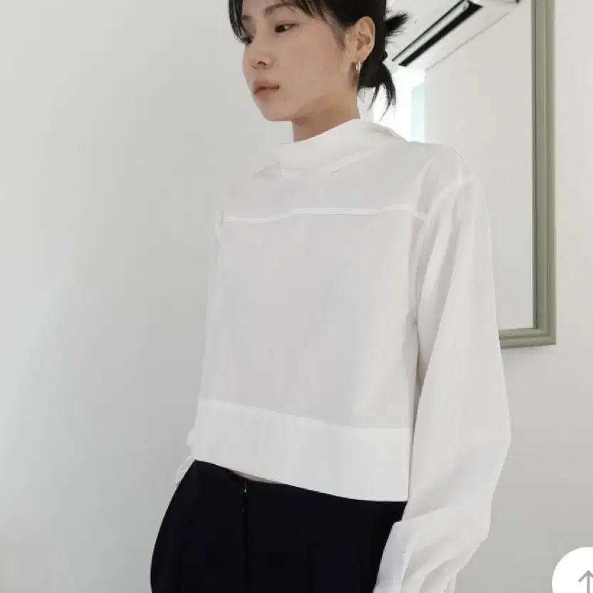 [새상품] 모크(m.o.k) button cropped blouse