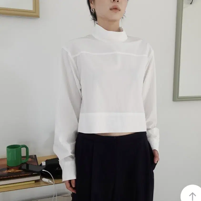 [새상품] 모크(m.o.k) button cropped blouse