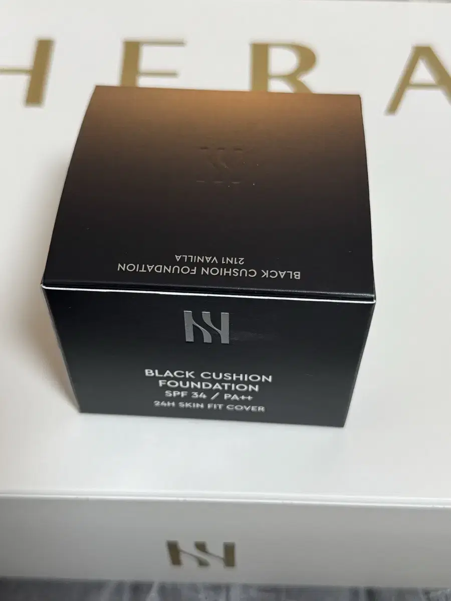 New Hera Black Cushion Foundation 21N1