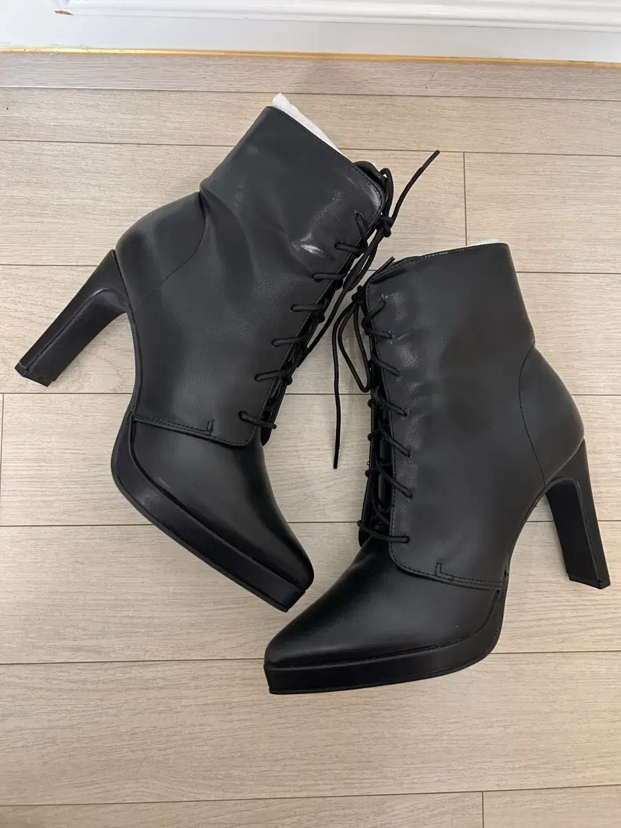 [New Product] Black Gaborci Heel Boots 235