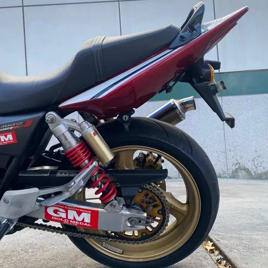 CB400