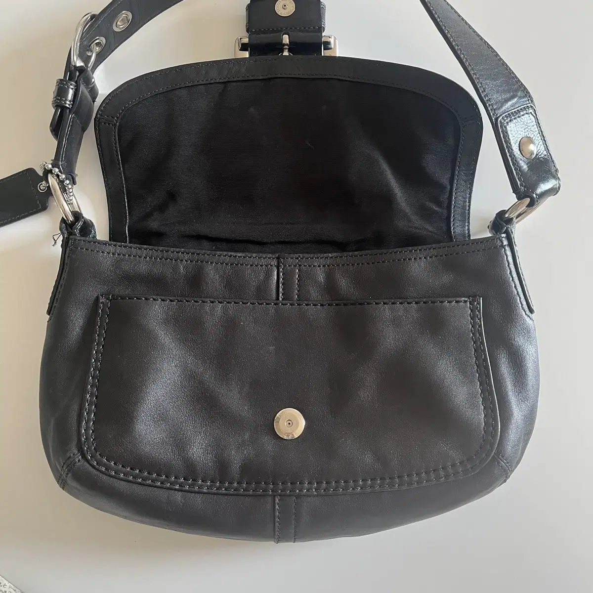 올드코치 00's Leather Baguette Shoulder Bag